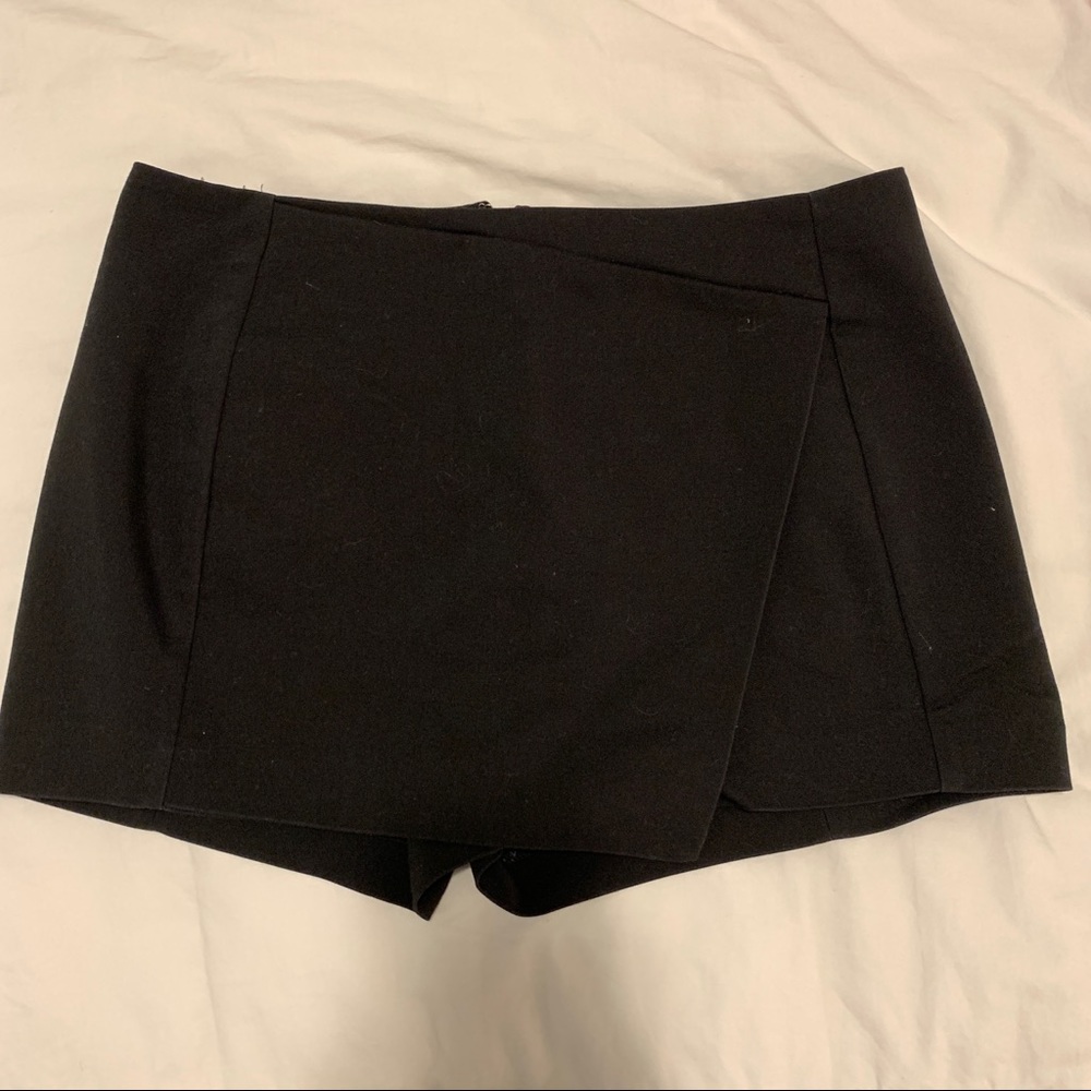 Black Express skort size 6